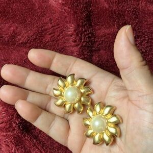 Erwin Pearl Gold Tone & Pearl Vintage Clip Earrings